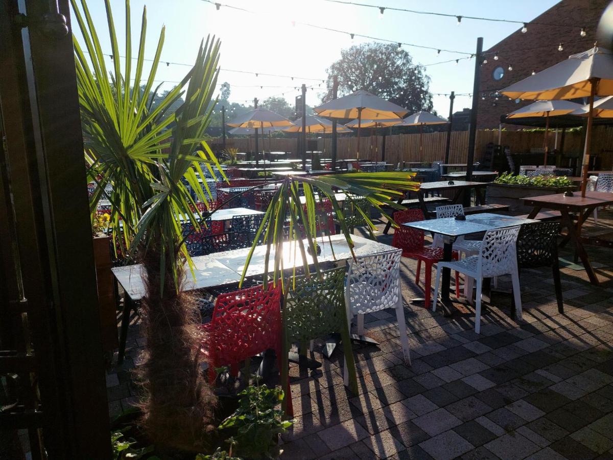 George Hotel Wetherspoon Бюдли Екстериор снимка